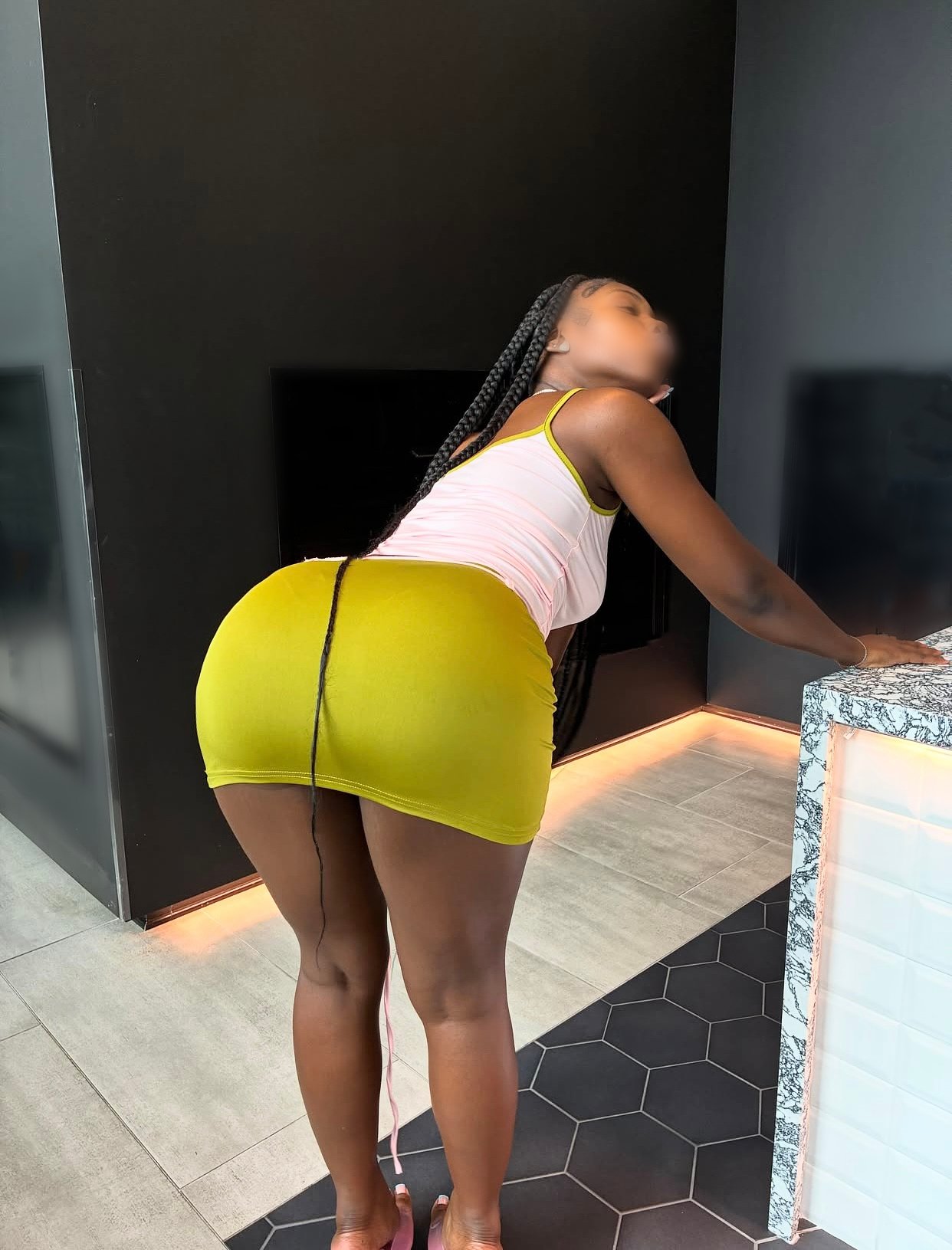 Slutty — photo 4